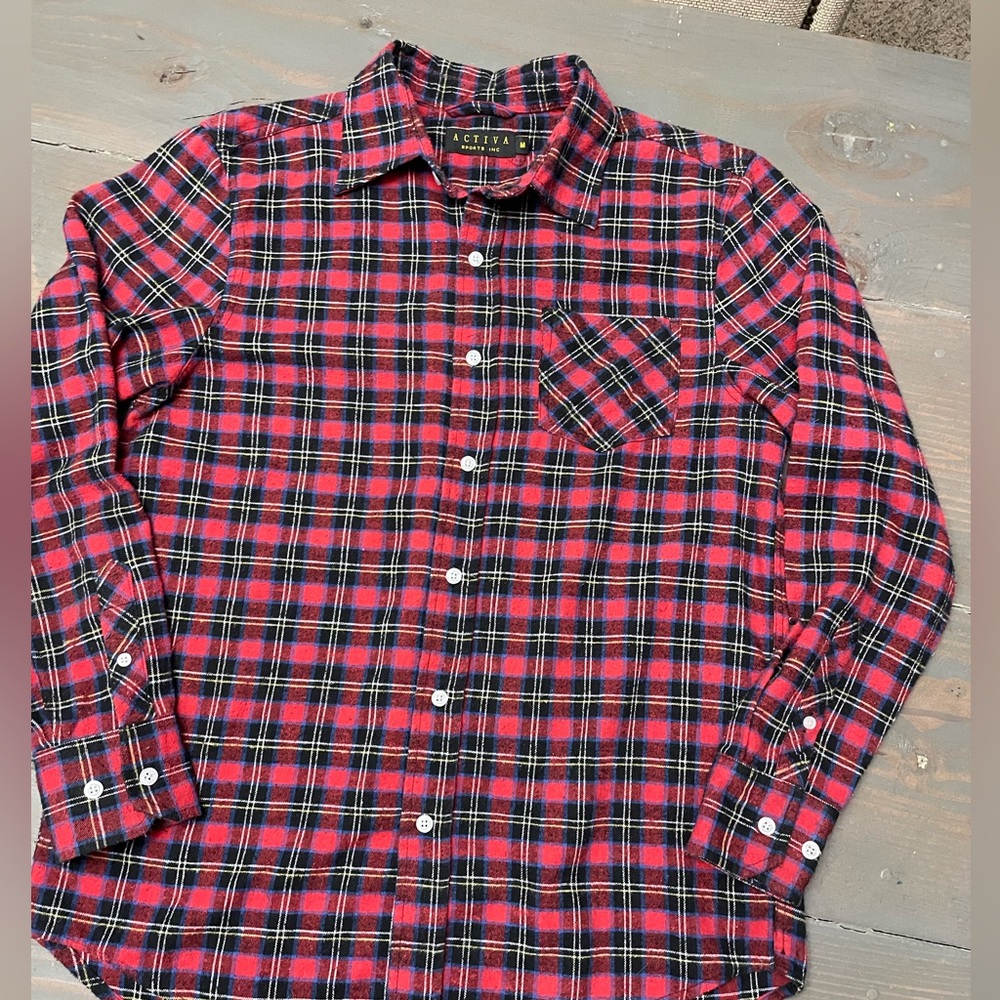 Men’s medium Avtiva Red Plaid shirt